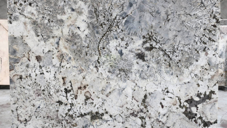 La Pampa polished brown granite slab with white veining, batch 1619V-6G