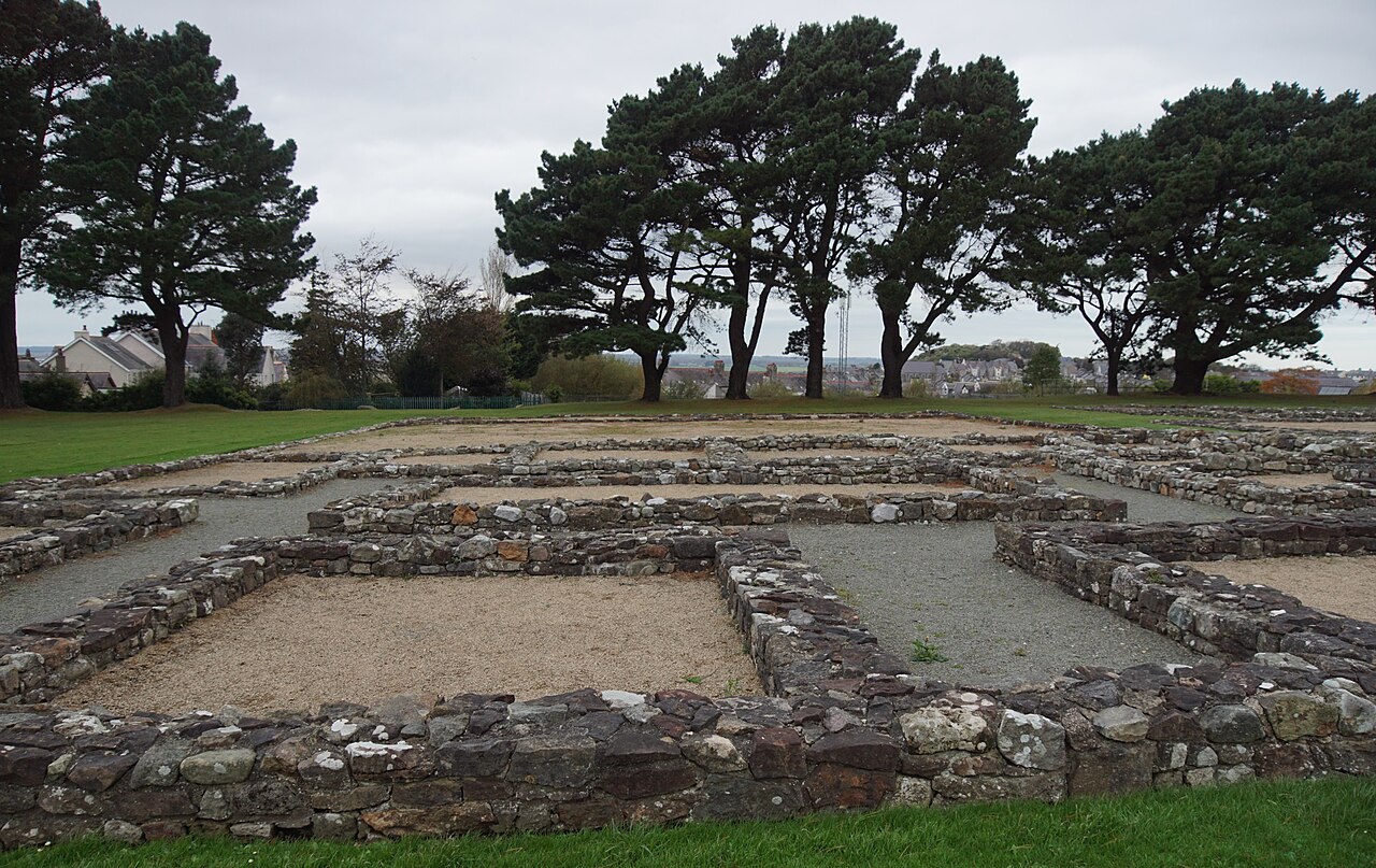 Stone wall foundations of the commander’s house at Segontium Roman Fort, Caernarfon, Wales