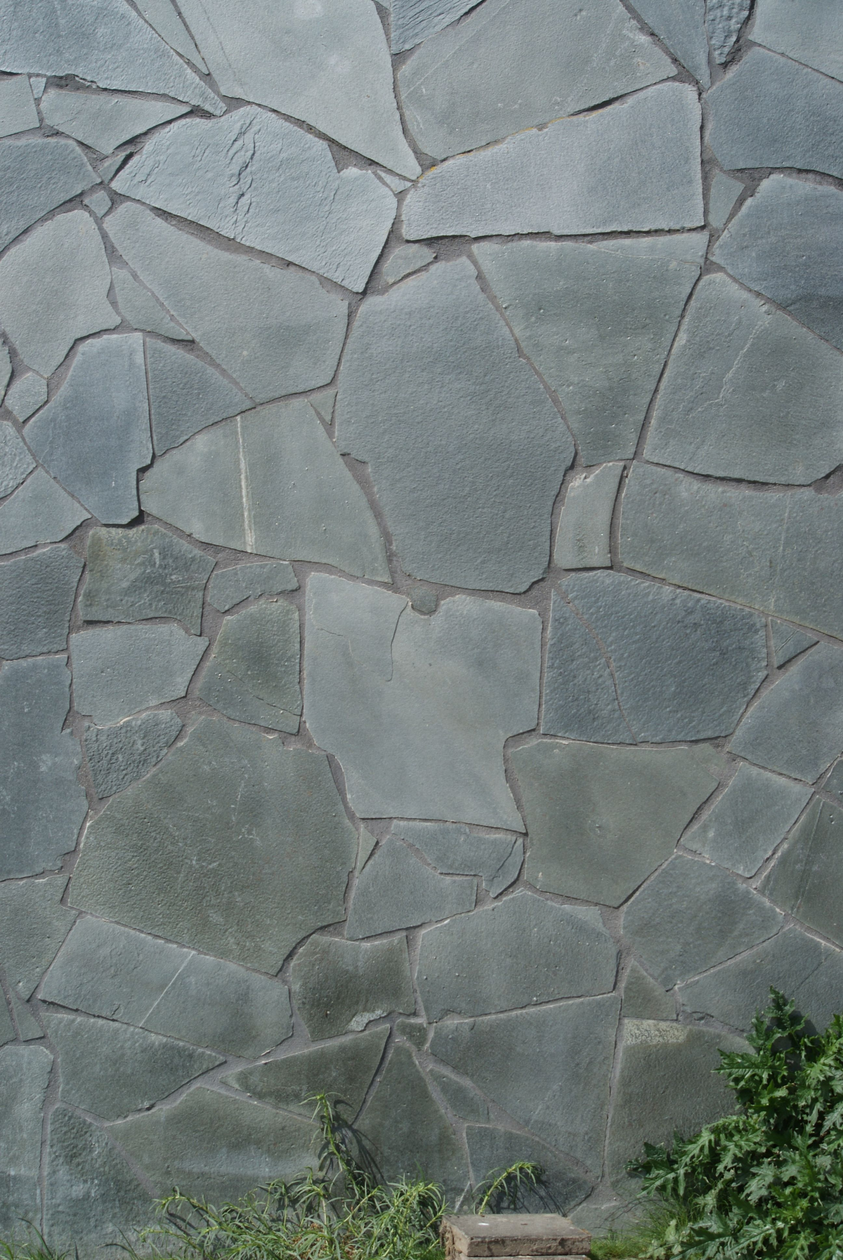 Feature wall of irregular grey slate pieces